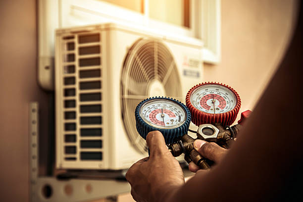Professional Hvac Installation technician working in Anguilla, MS
